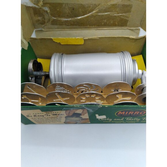 Vtg. Mirro Cookie And Pastry Press Aluminum in original box with 12 discs 3 tips - Picture 3 of 11